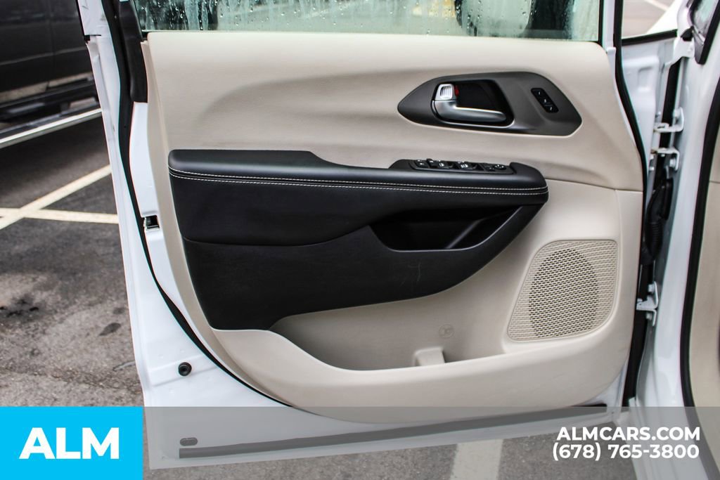 2023 Chrysler Pacifica Touring-L