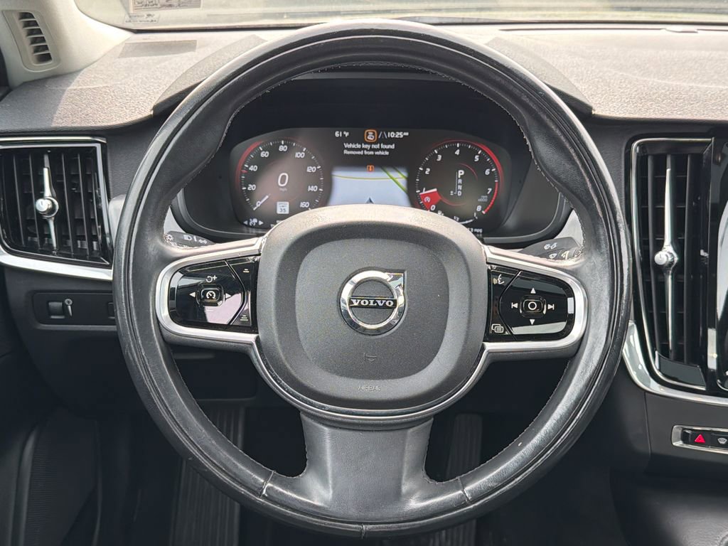 2017 Volvo S90 T6 Momentum