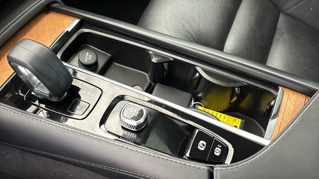 2023 Volvo Xc90 B6 Plus