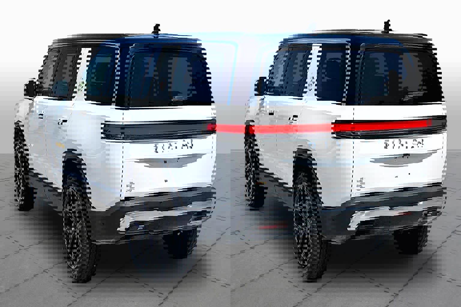 2024 Rivian R1S Adventure