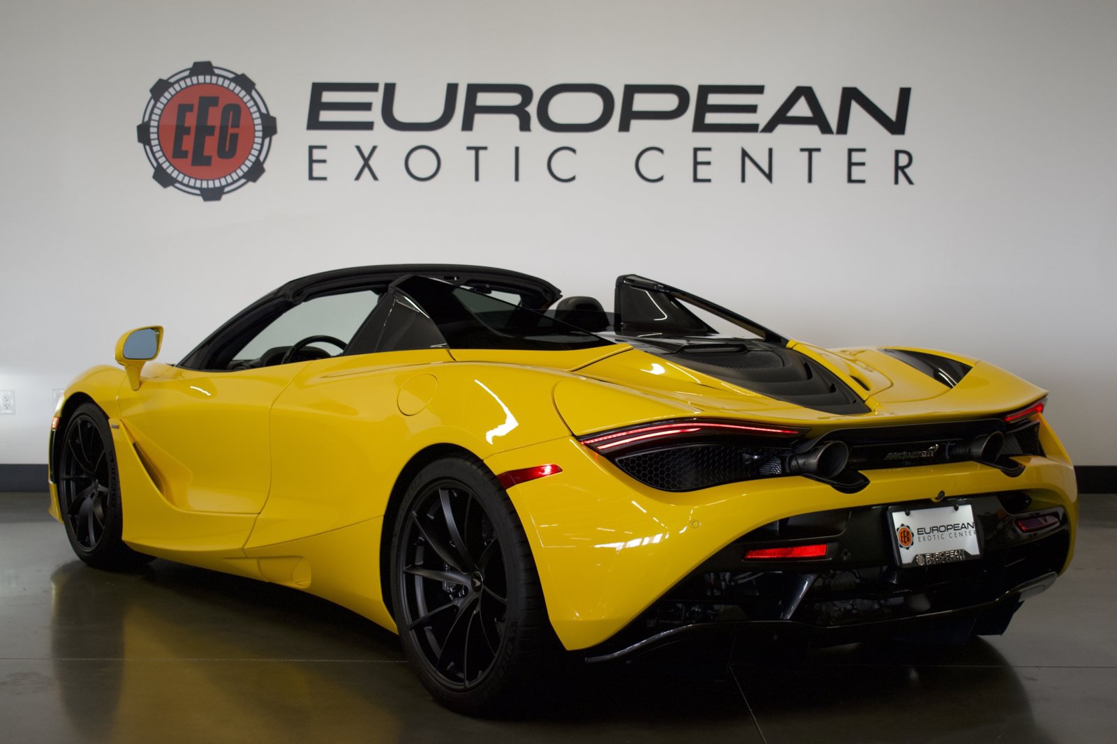 Used 2022 McLaren 720S Luxury photo 4