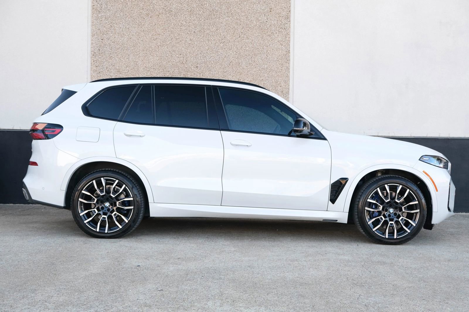 2024 BMW X5 M60i