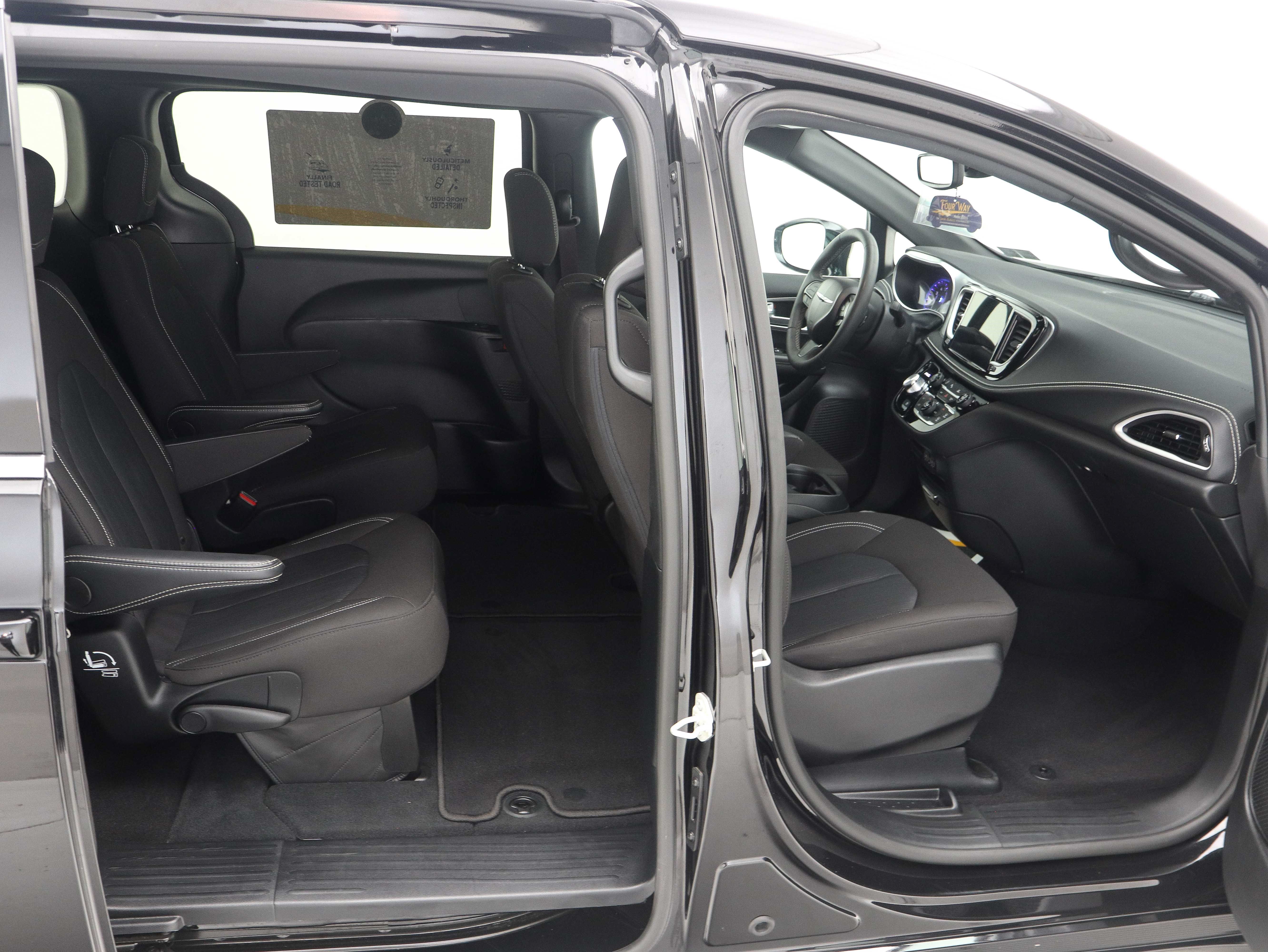 2024 Chrysler Pacifica Touring - Photo 14