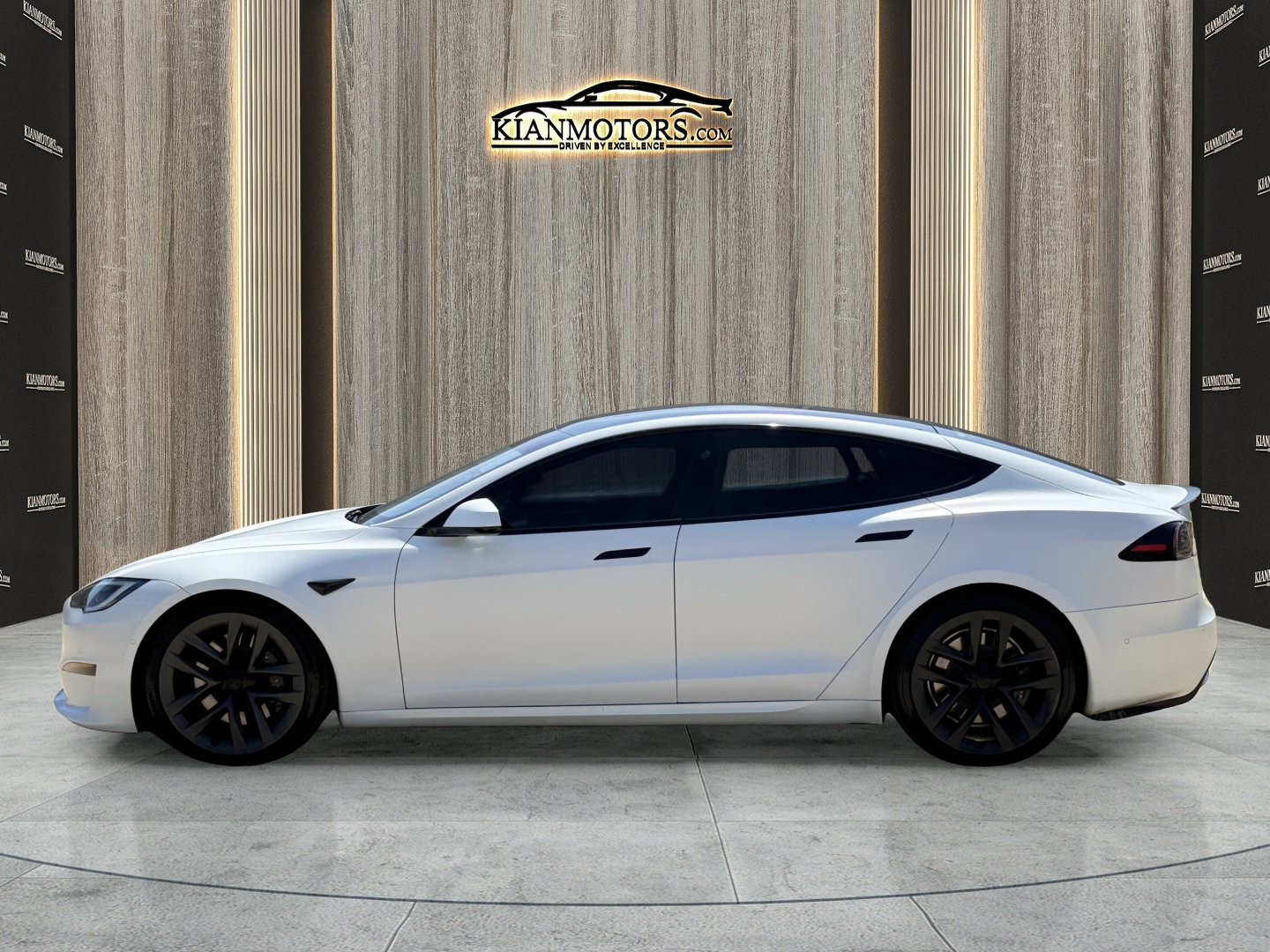 2022 Tesla Model S Plaid