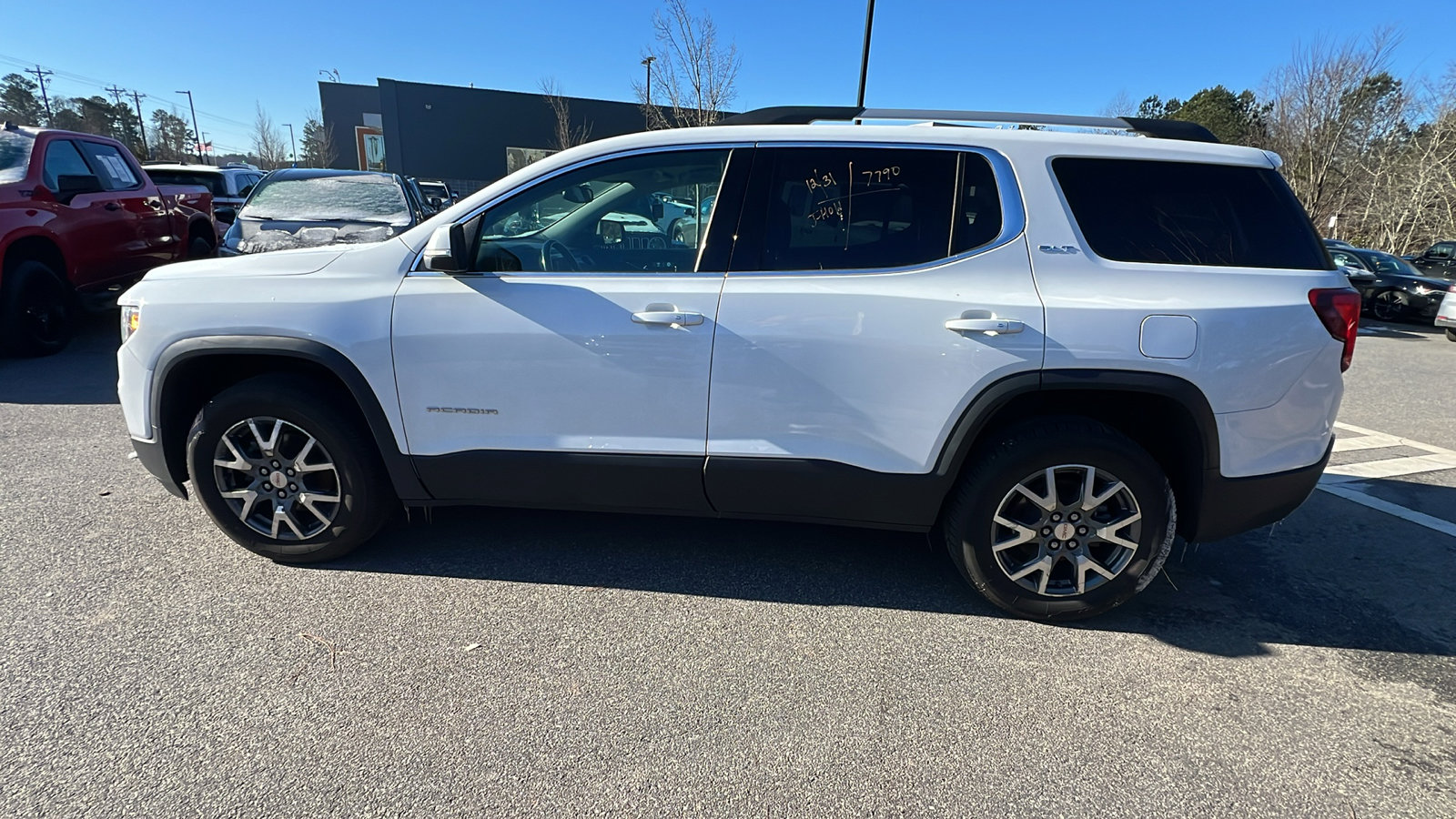 2023 GMC Acadia SLT