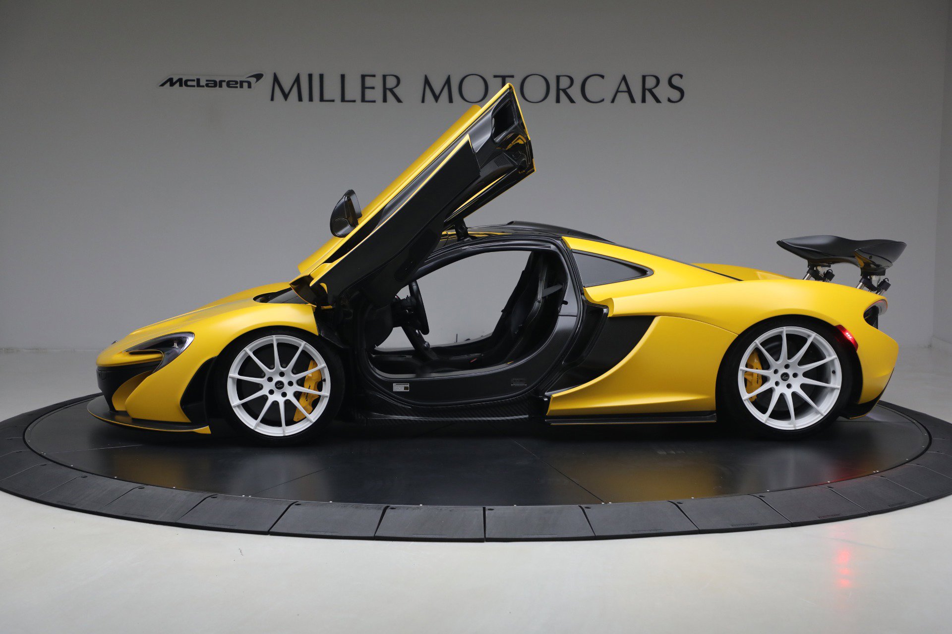 Used 2015 McLaren P1 photo 15