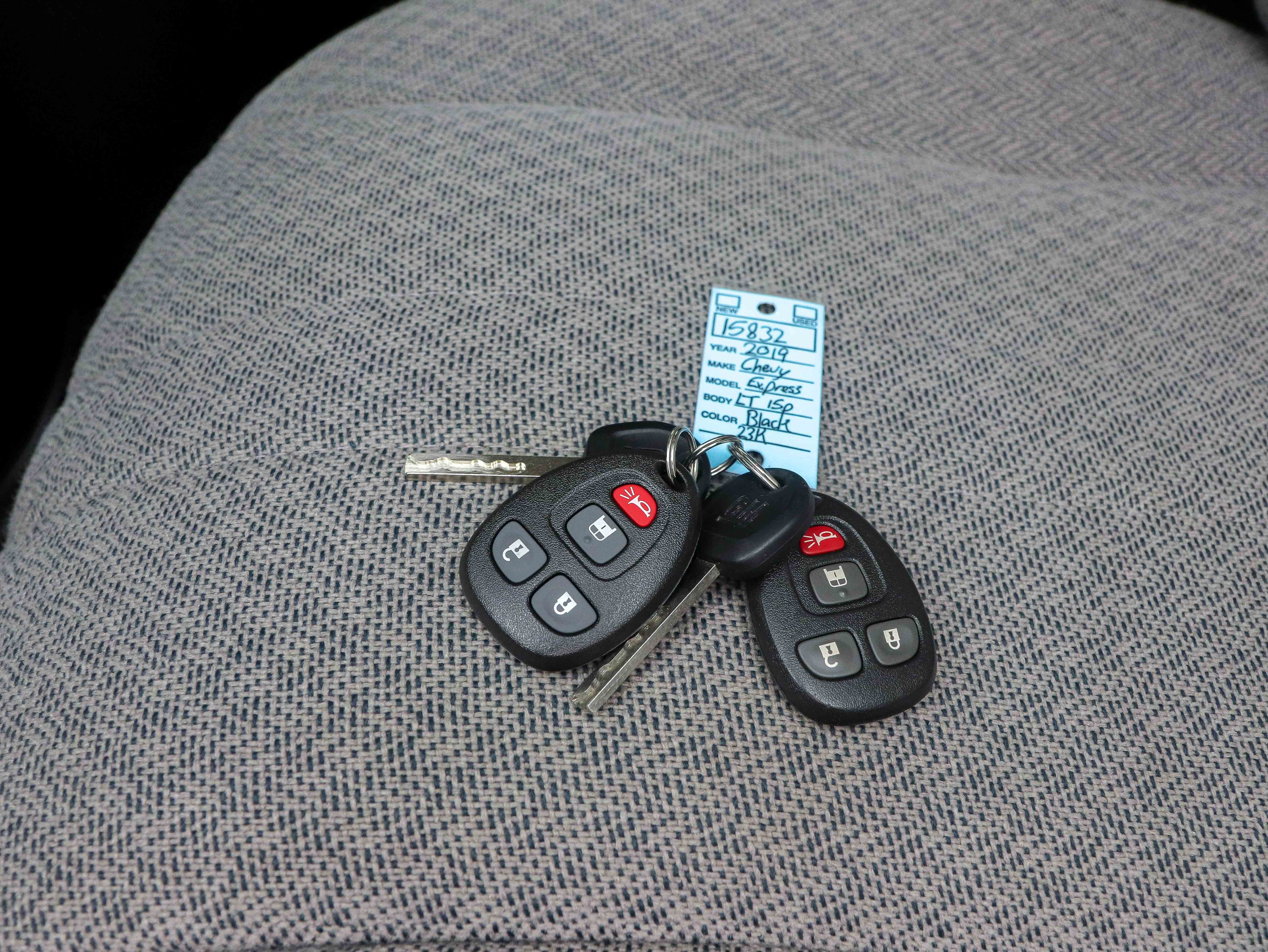 2019 Chevrolet Express Passenger LT - Photo 21