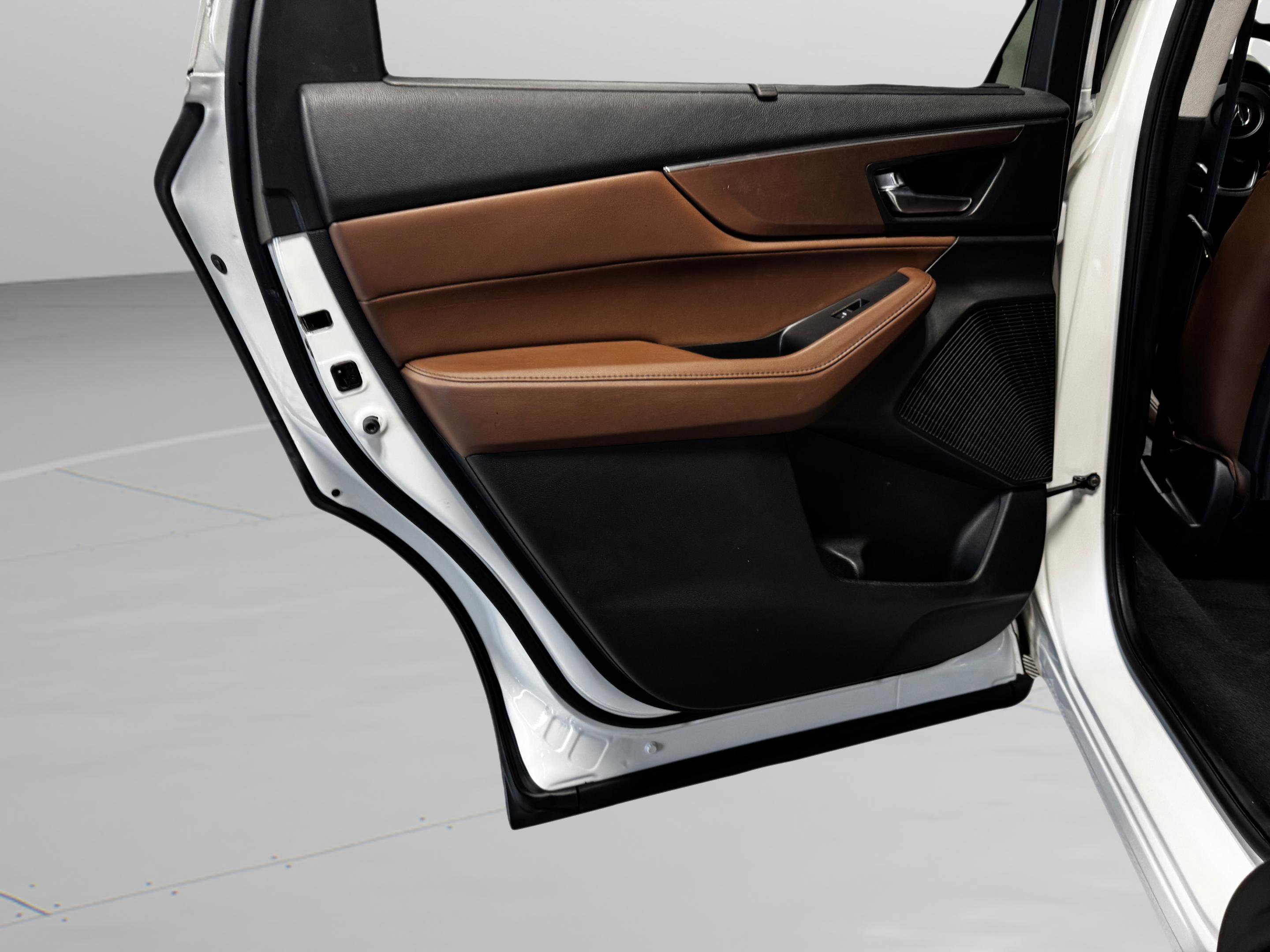 2023 Acura MDX FWD w/ Technology Package