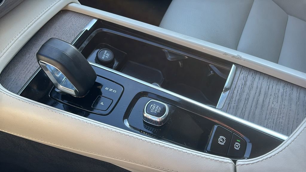 2023 Volvo Xc90 B6 Plus