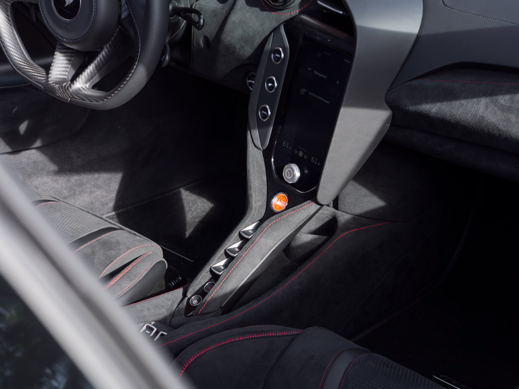 Used 2027 McLaren 750S Spider photo 31