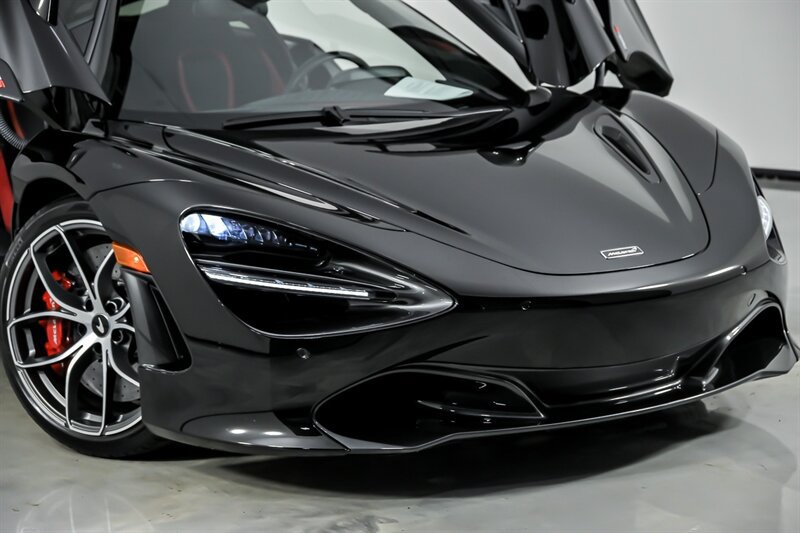 Used 2022 McLaren 720S photo 3