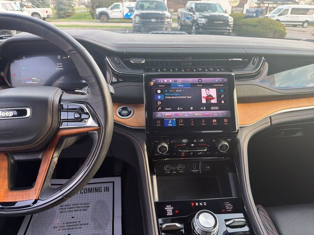 2022 Jeep Grand Cherokee Summit