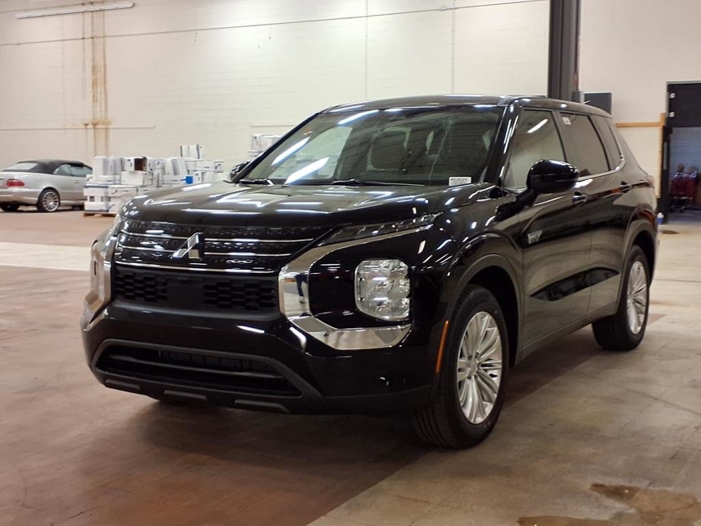 New 2025 Mitsubishi Outlander ES