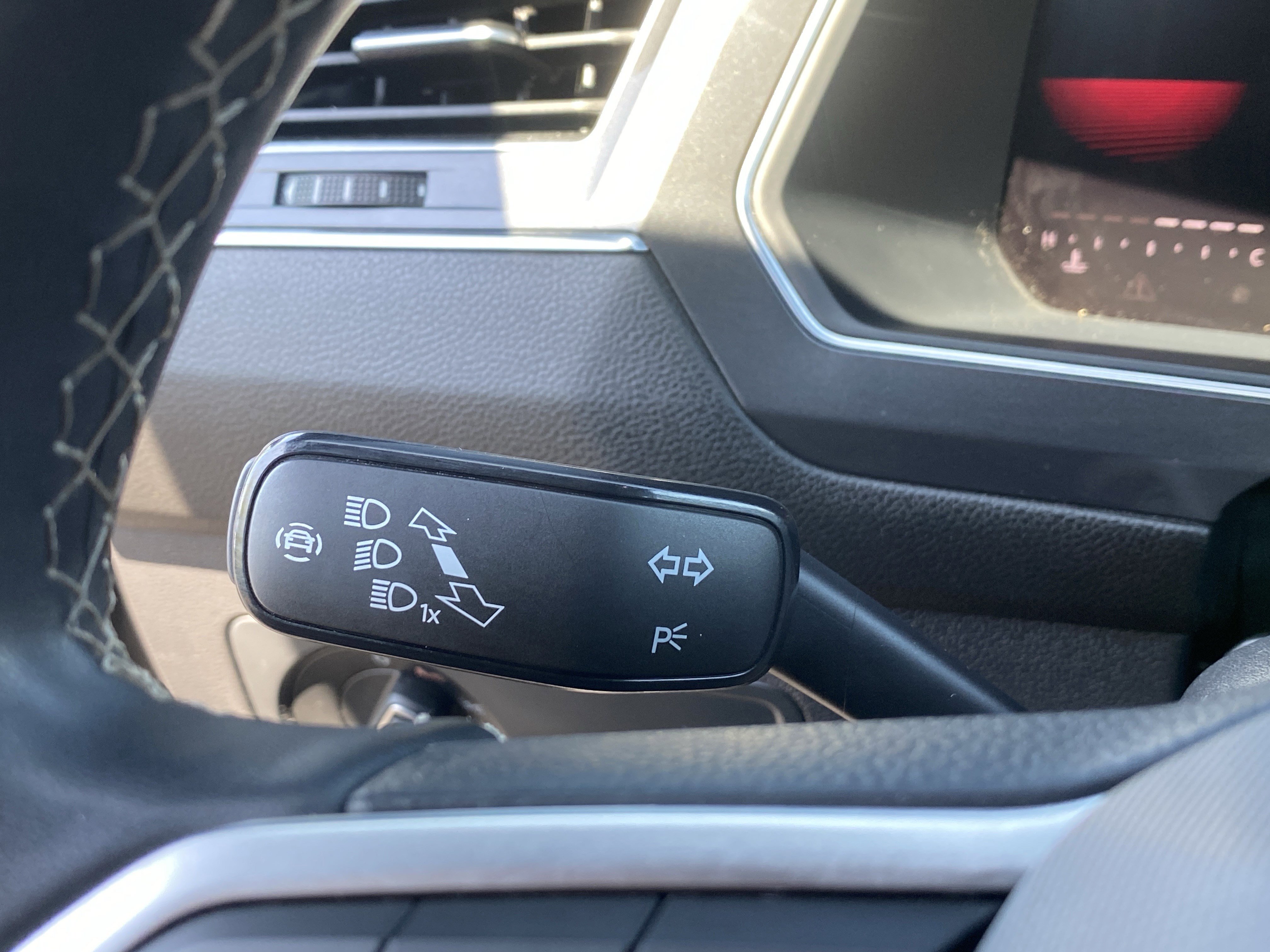 2023 Volkswagen Tiguan SE R-Line