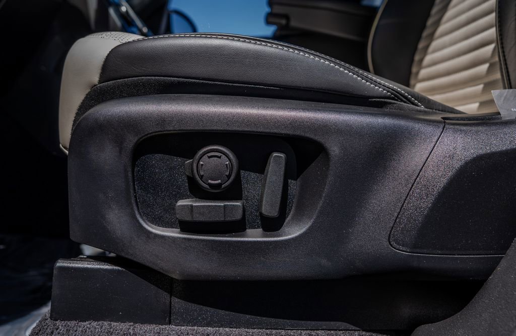 2023 Land Rover Discovery Metropolitan Edition