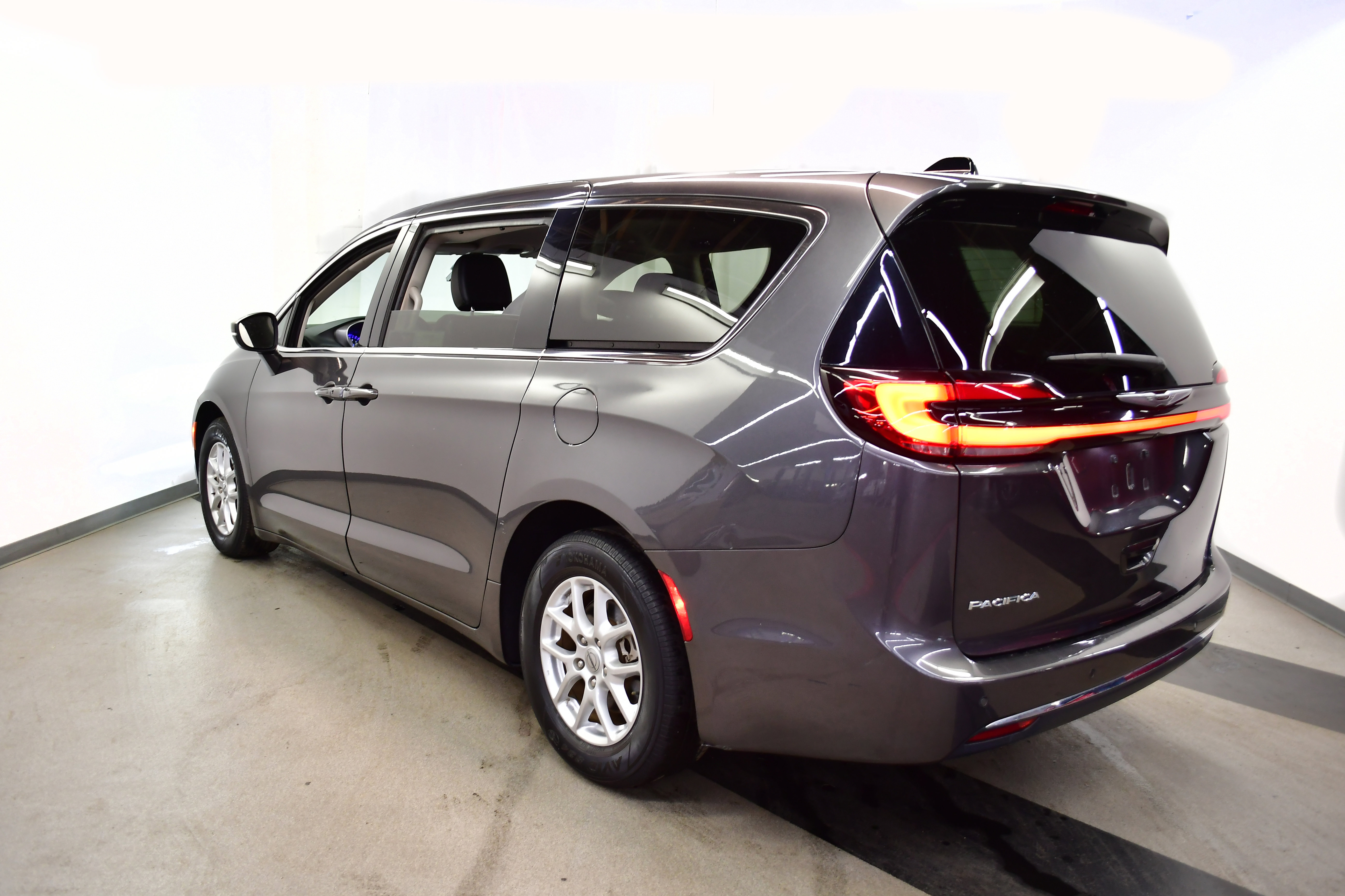 2023 Chrysler Pacifica Touring-L