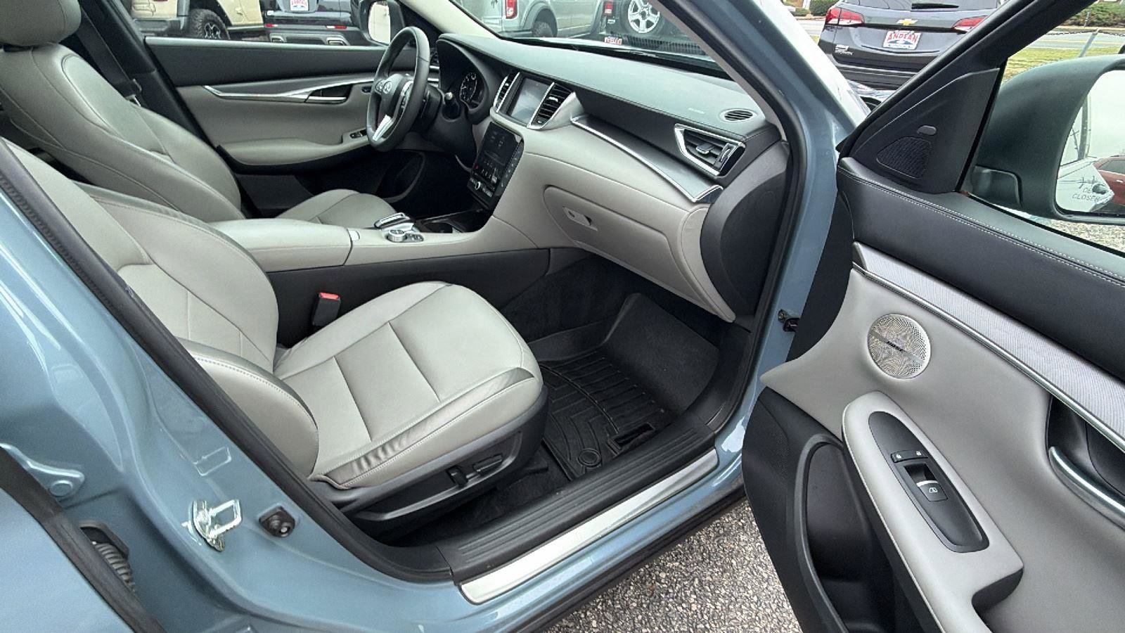 2023 INFINITI Qx50 Luxe