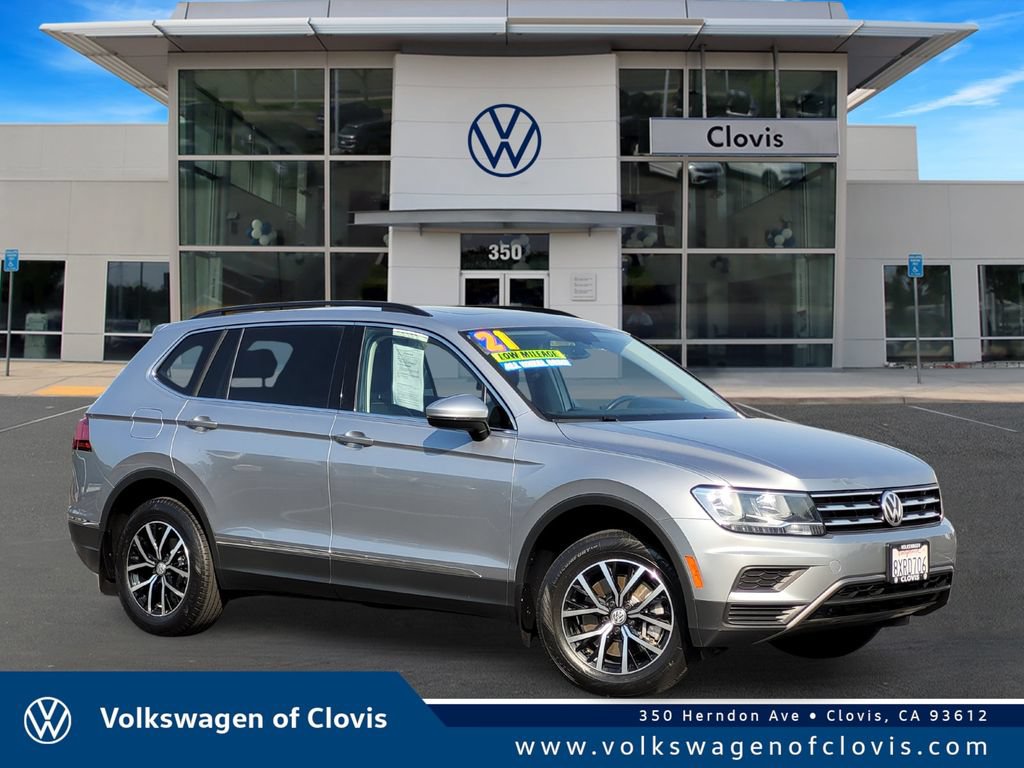 Used 2021 Volkswagen Tiguan SE w/ Panoramic Sunroof Package