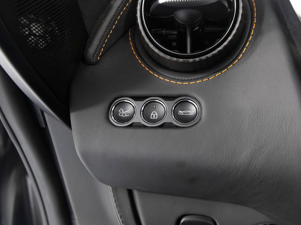 Used 2024 McLaren 750S Spider photo 21