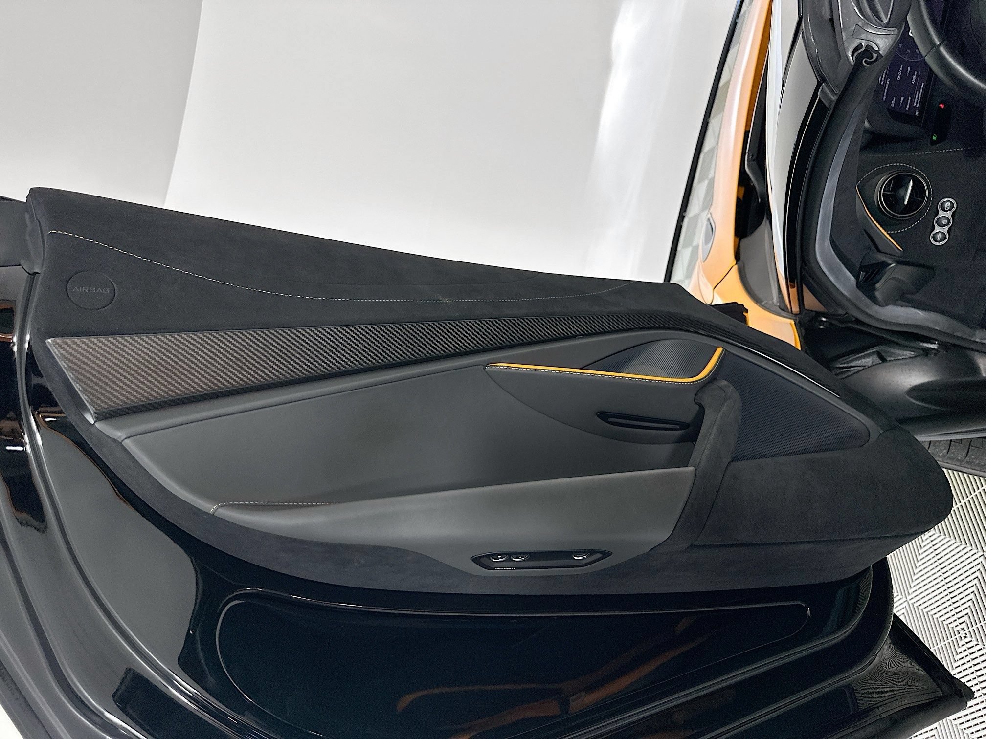 Used 2022 McLaren 720S Performance photo 14
