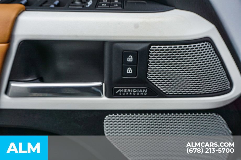 2023 Land Rover Defender 130 SE