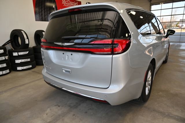 2024 Chrysler Pacifica Touring-L