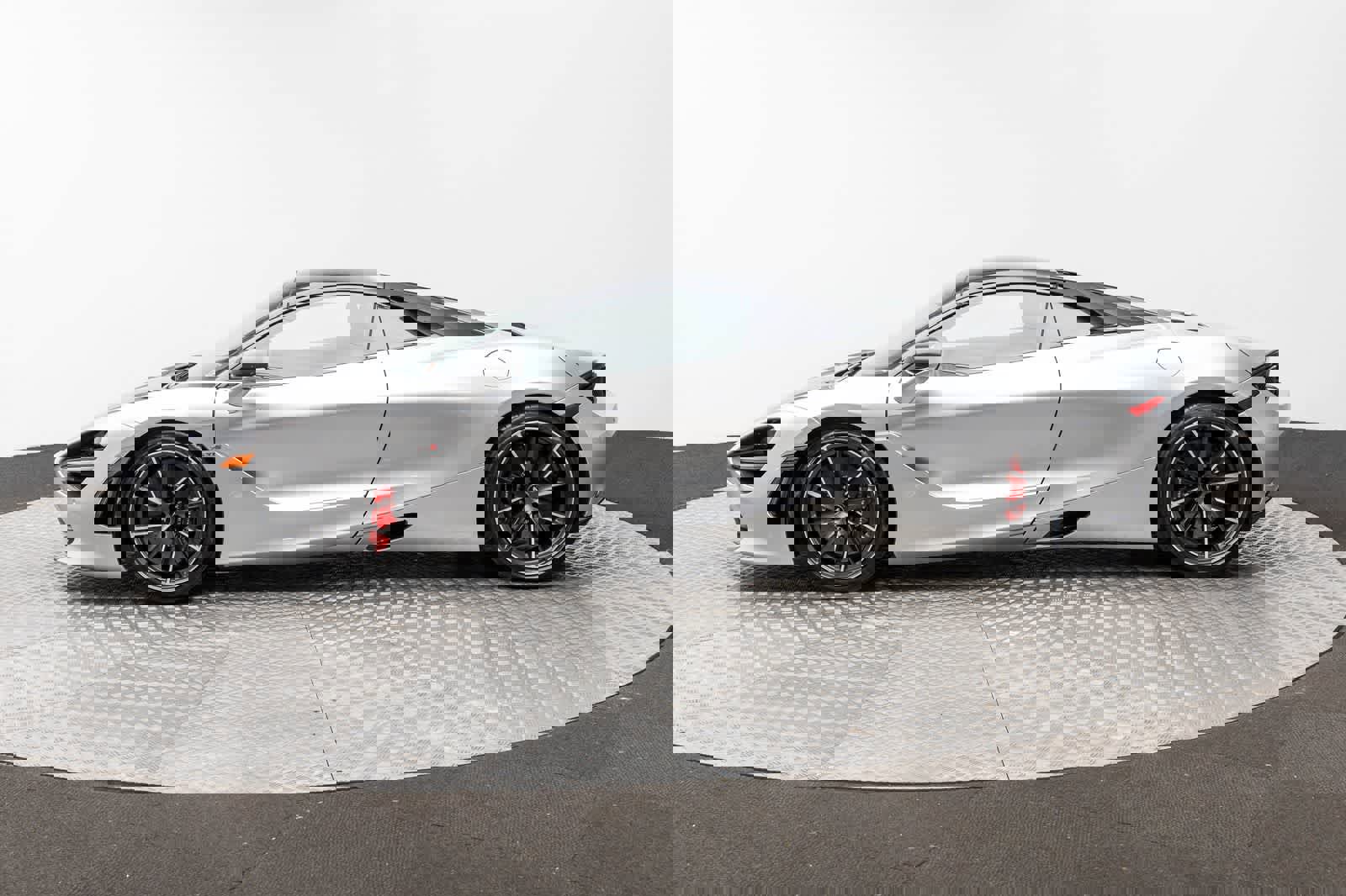 Used 2022 McLaren 720S Spider photo 43