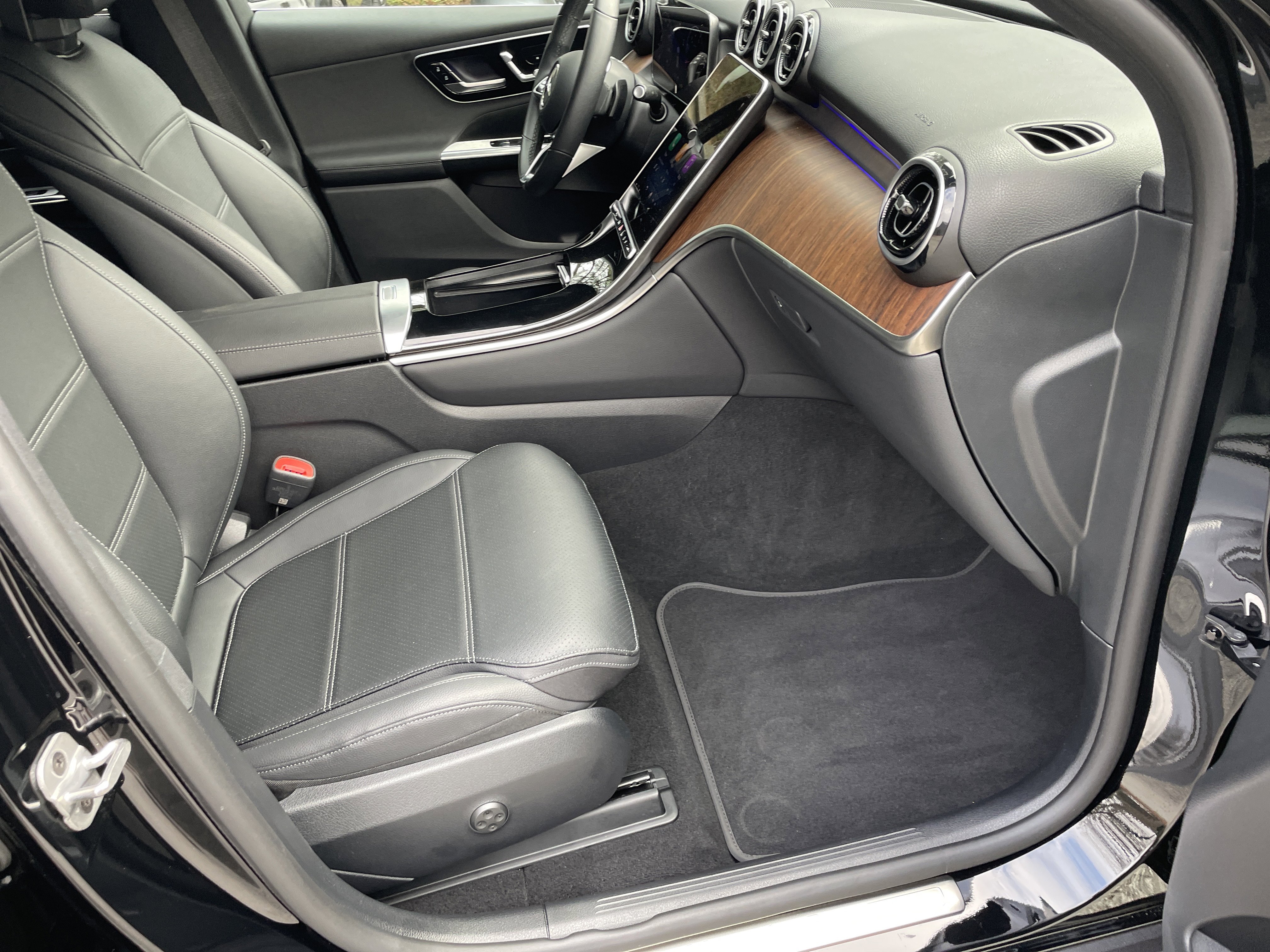 2025 Mercedes-Benz GLC 300