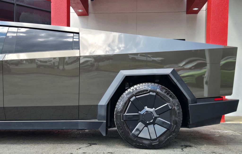 2024 Tesla Cybertruck AWD Crew Cab