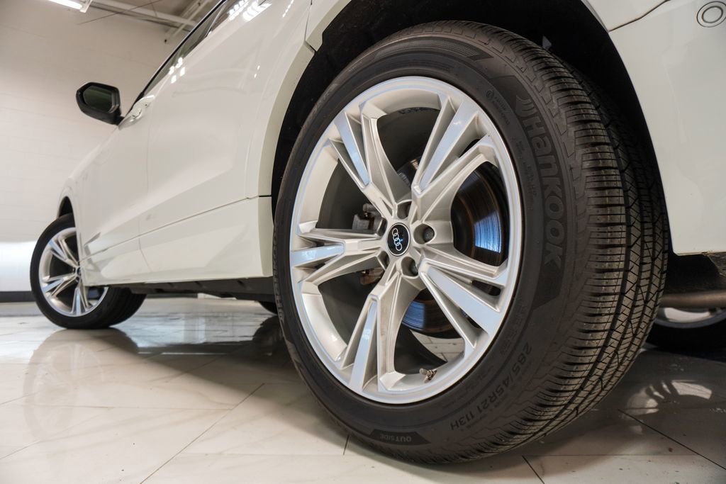 2022 Audi Q8 Premium Plus