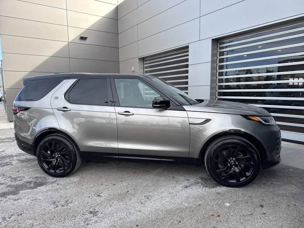 2025 Land Rover Discovery Dynamic SE