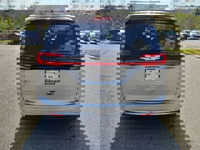 2024 Chrysler Pacifica Touring-L