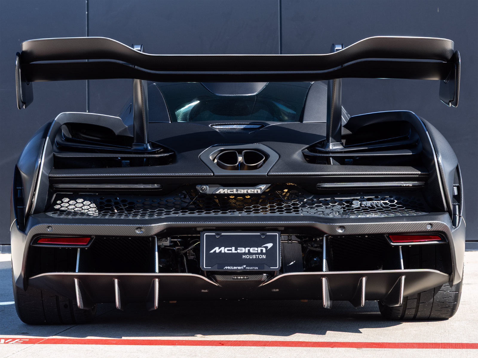 Used 2019 McLaren Senna photo 11