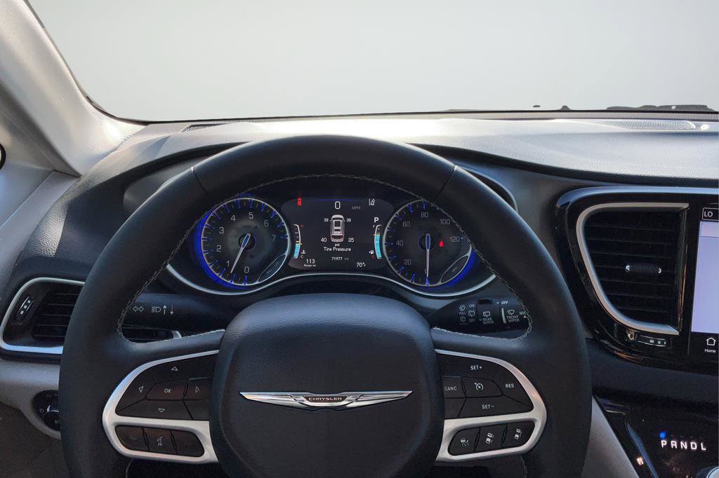 2023 Chrysler Pacifica Touring-L