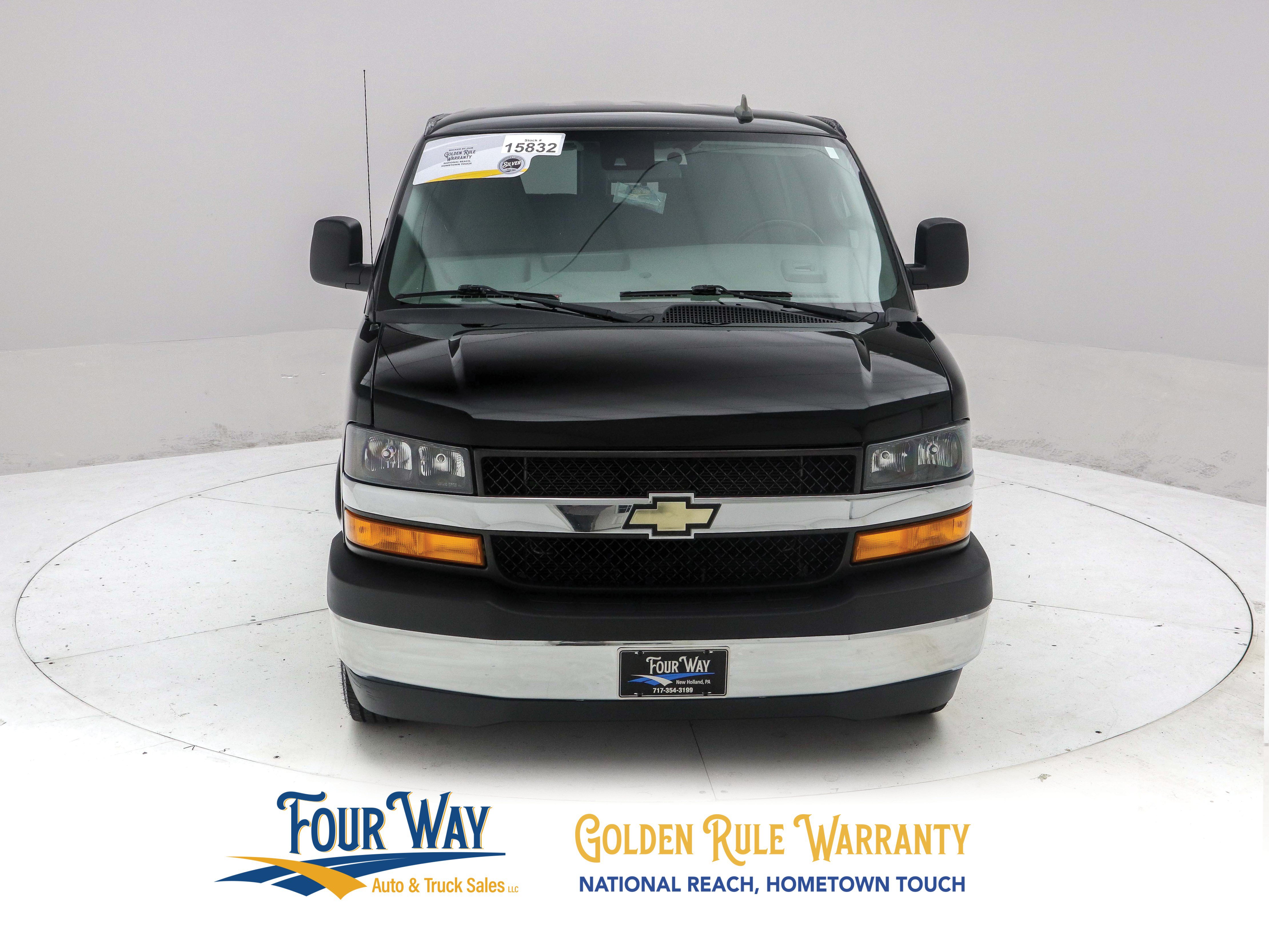 2019 Chevrolet Express Passenger LT - Photo 9