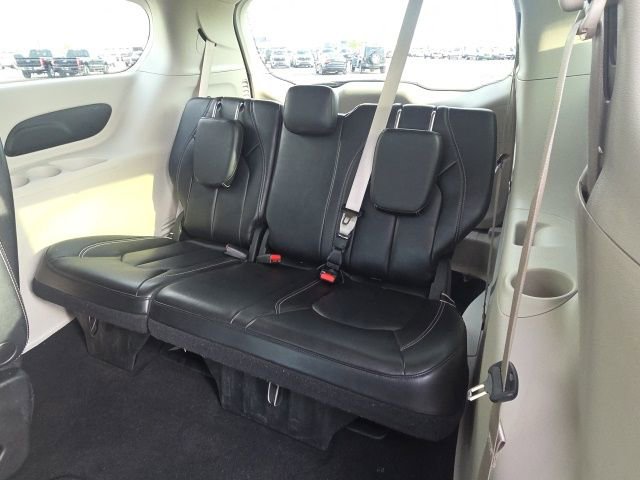 2023 Chrysler Pacifica Touring-L