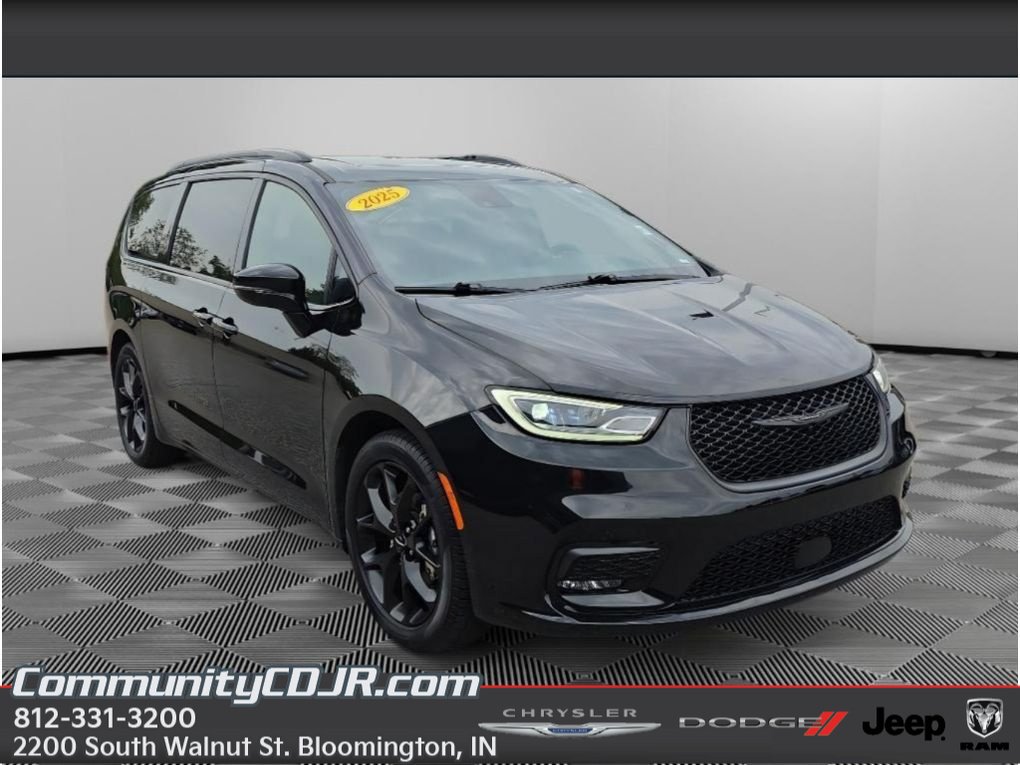 Used 2025 Chrysler Pacifica Limited