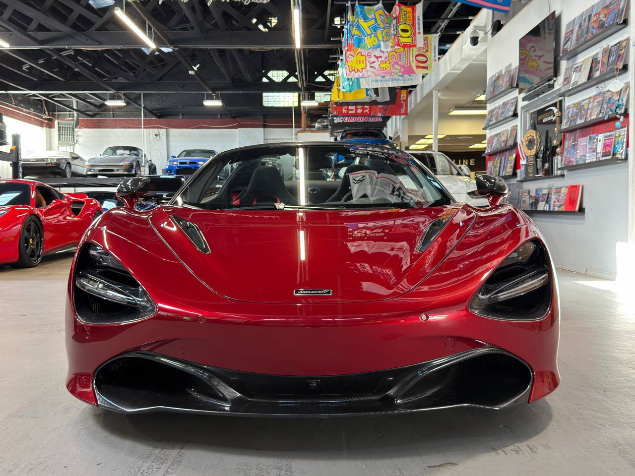 Used 2022 McLaren 720S Spider photo 2