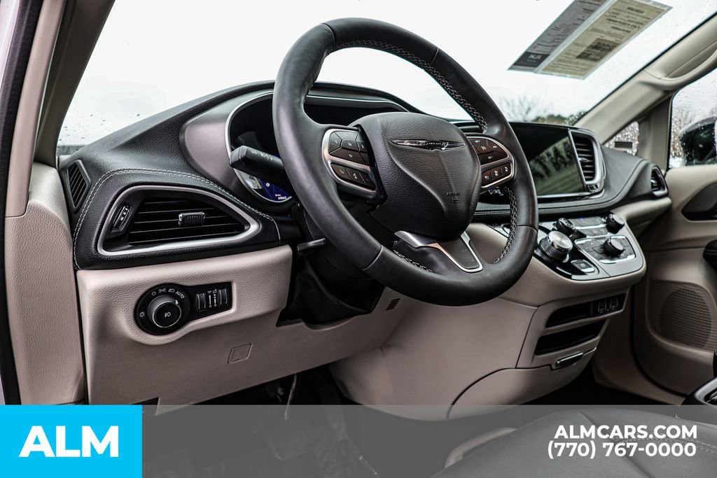 2024 Chrysler Pacifica Select