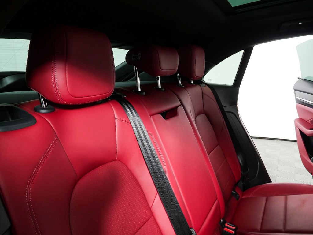 2025 Porsche Macan 4 Electric