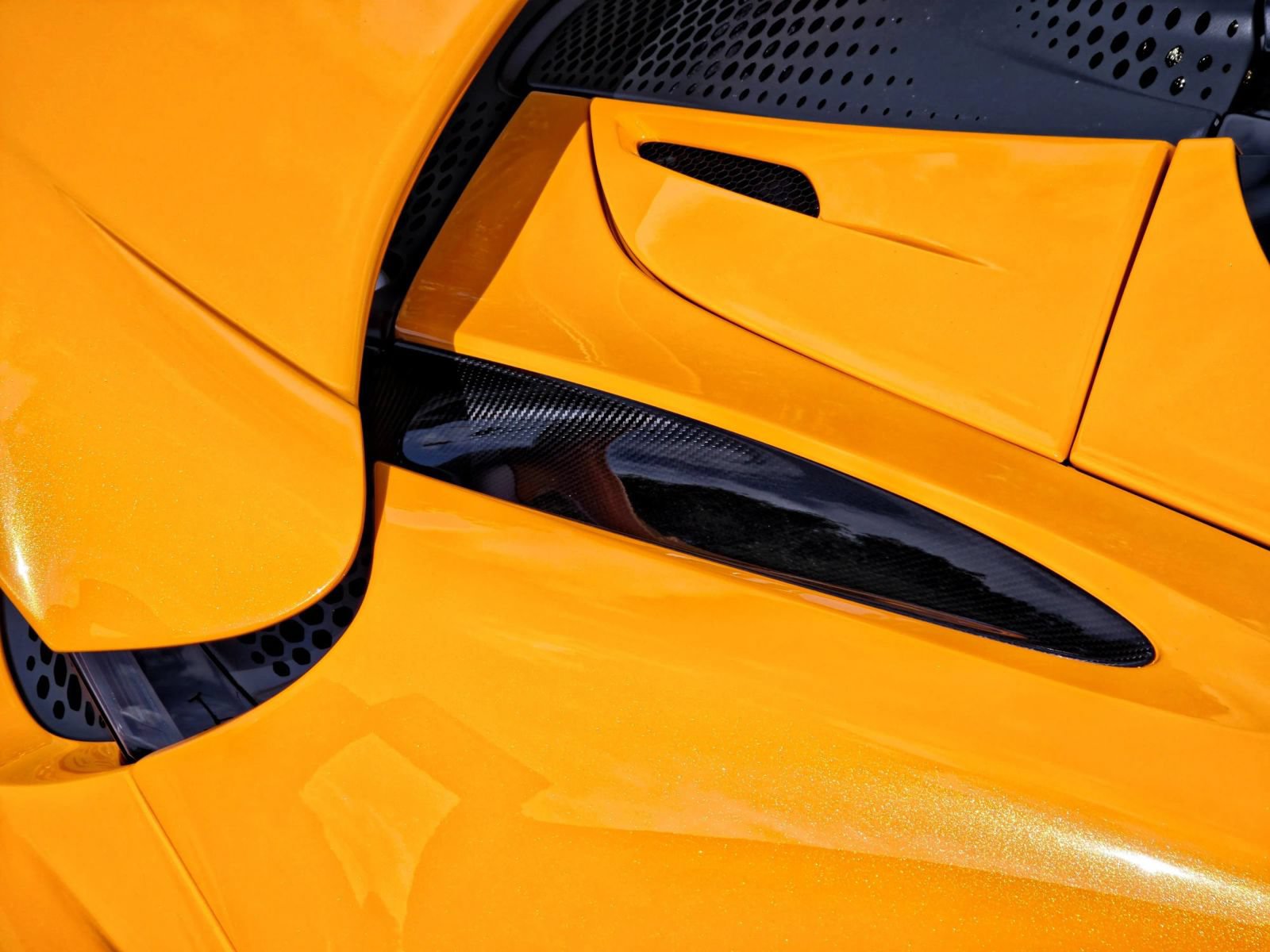 Used 2022 McLaren 765LT photo 27