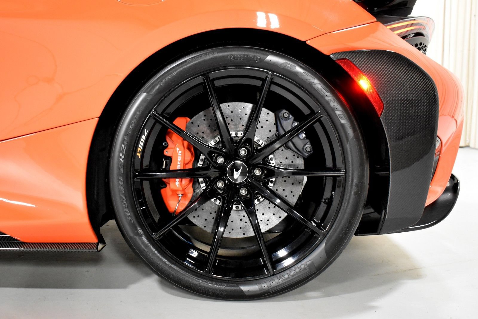 Used 2021 McLaren 765LT photo 21