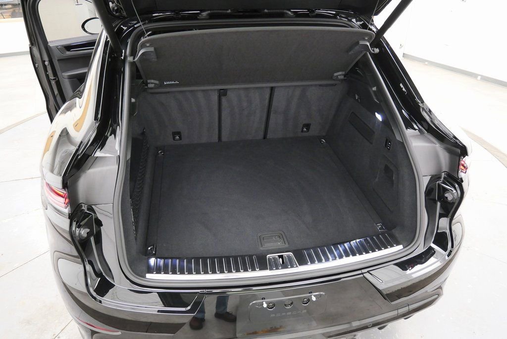 2025 Porsche Cayenne GTS