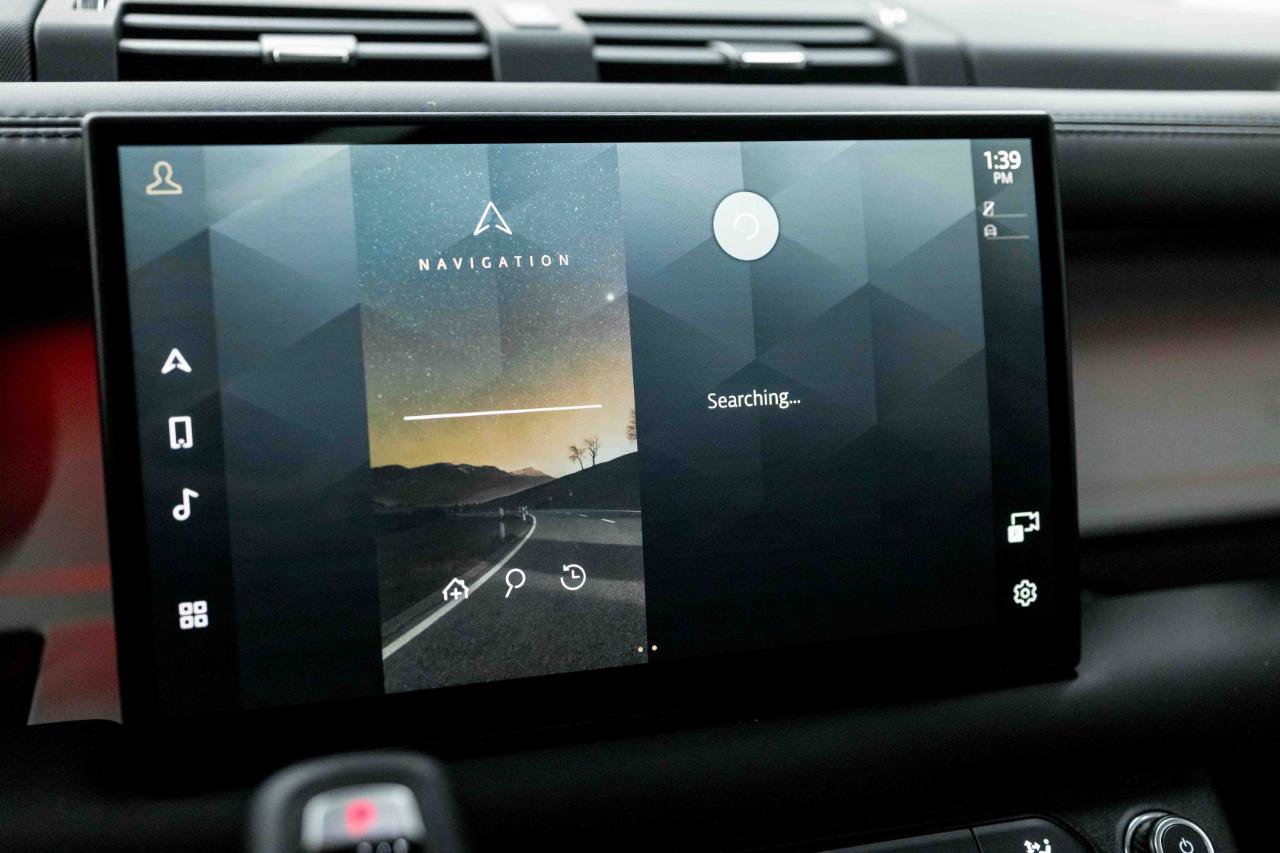 2023 Land Rover Defender 130 SE