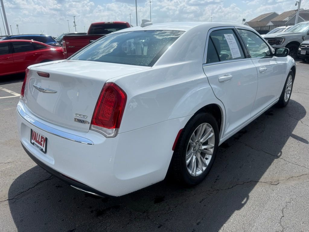 2020 Chrysler 300 Touring L