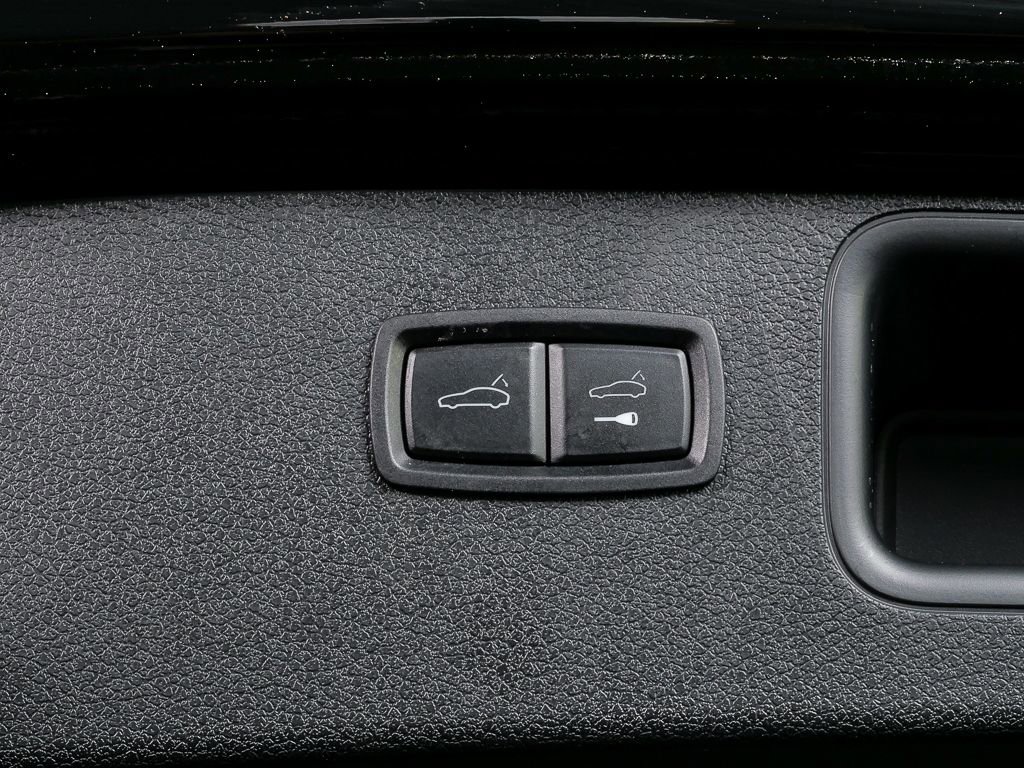 2023 Porsche Macan Turbo