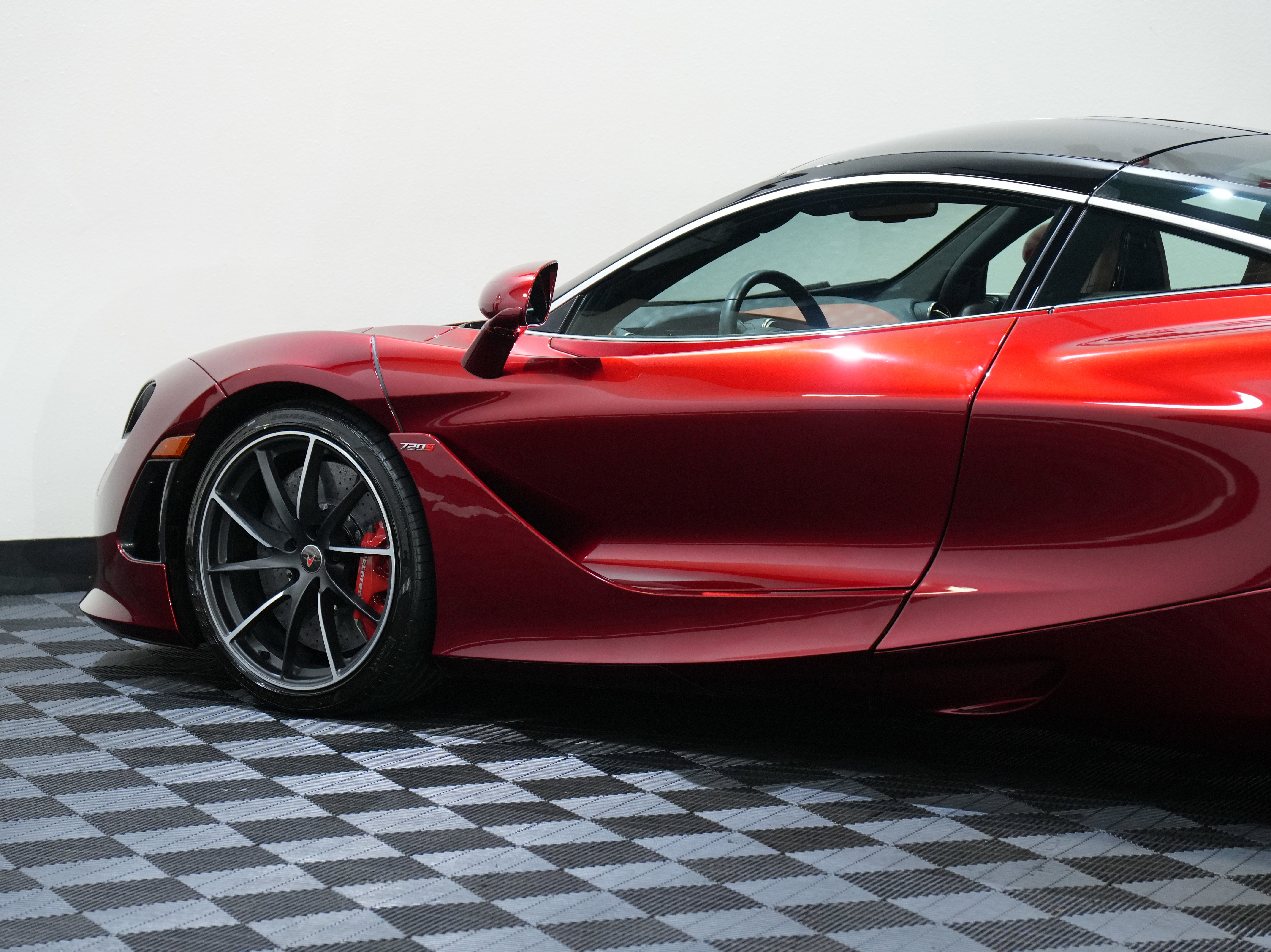 Used 2018 McLaren 720S photo 20