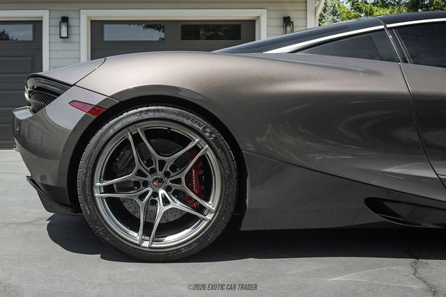 Used 2018 McLaren 720S Luxury photo 10