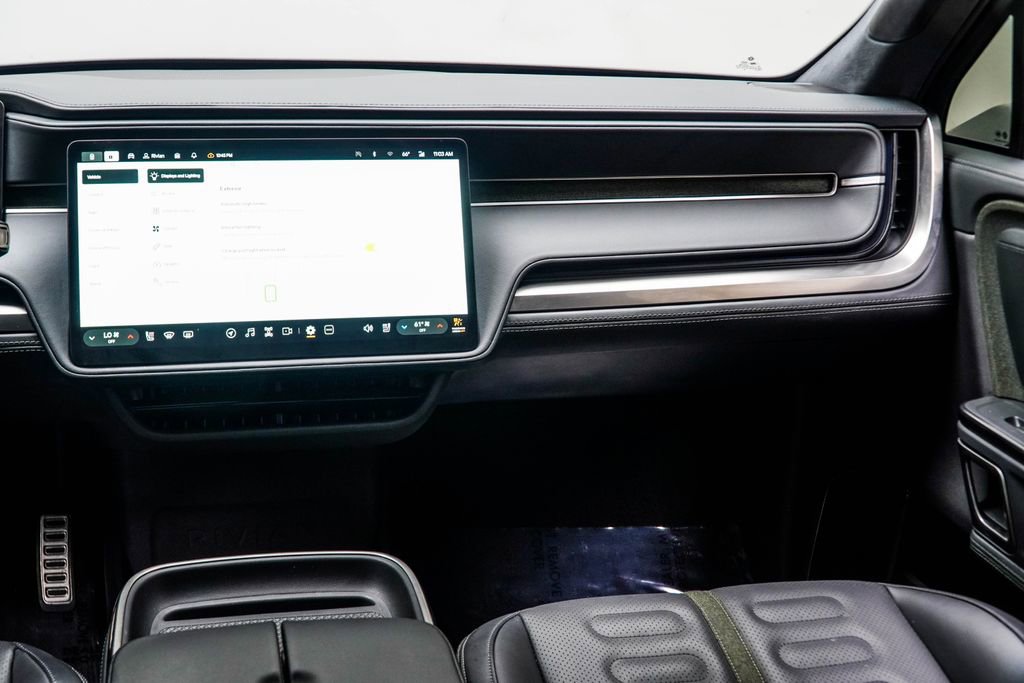 2024 Rivian R1S Adventure