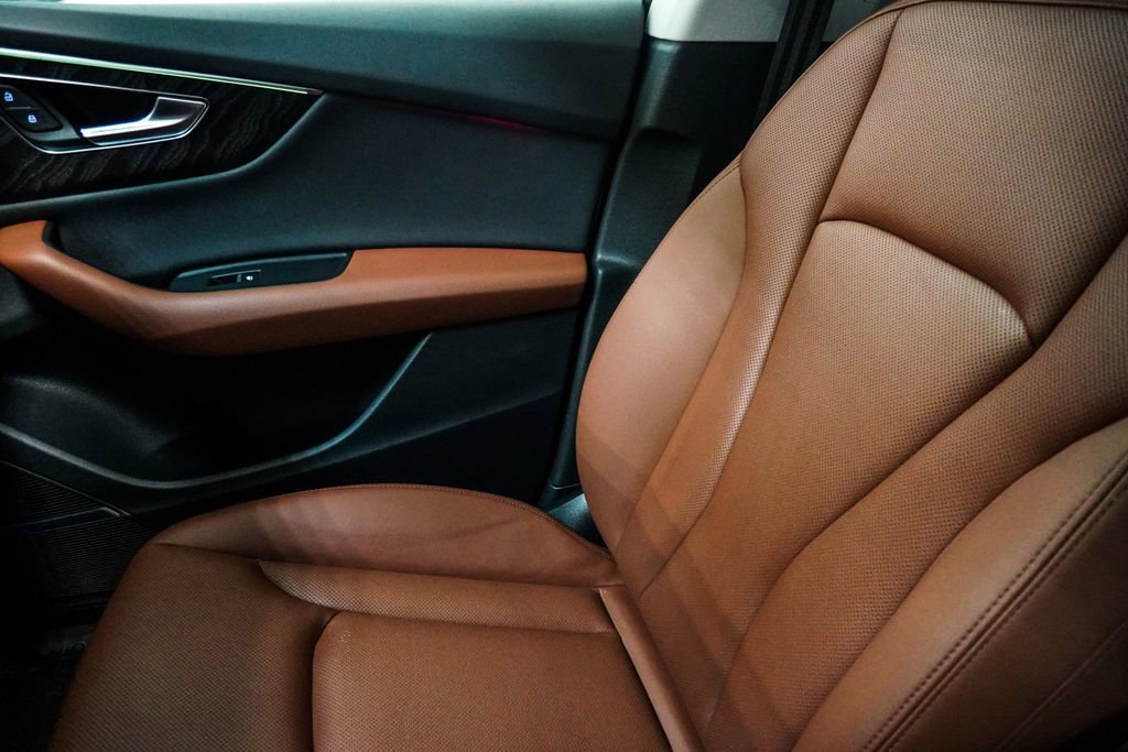 2022 Audi Q8 Premium Plus